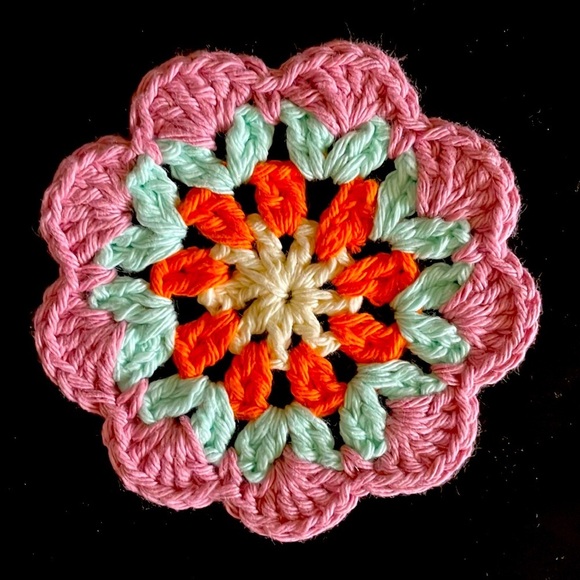 Groovy Mug Rug Crochet Coaster - Daisy Granny - 100% Cotton - Handmade by Seller - Picture 1 of 5